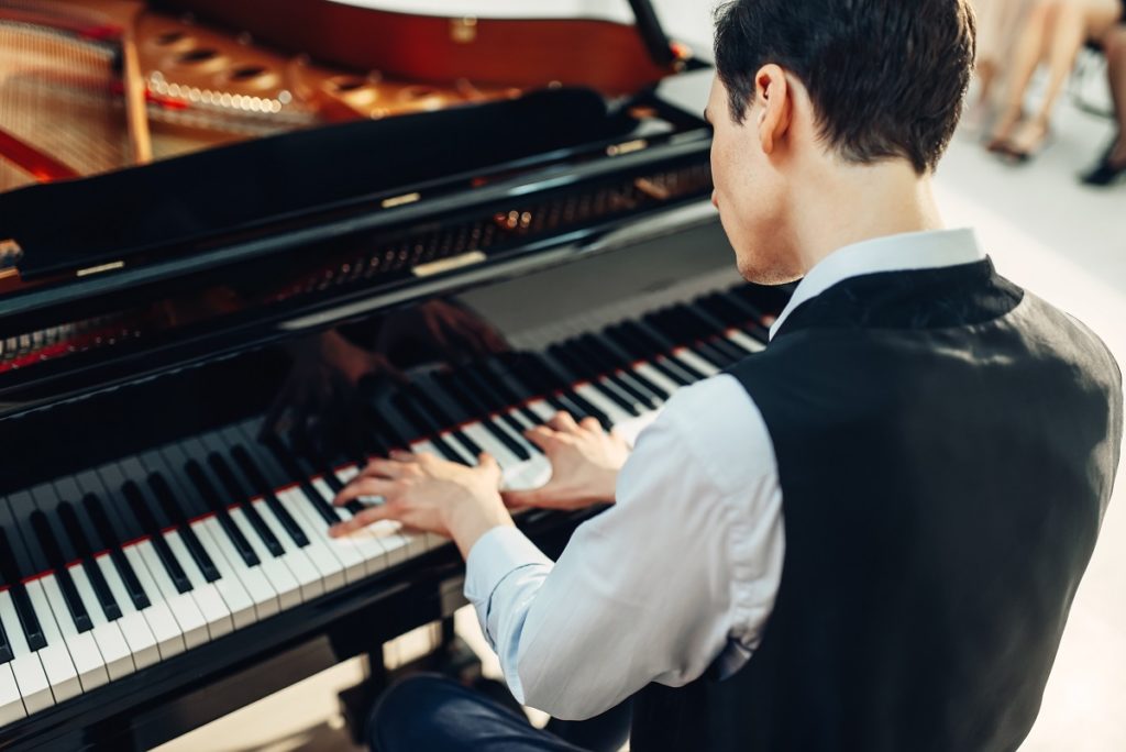 Ways To Earn Extra Money As A Pianist Siglets