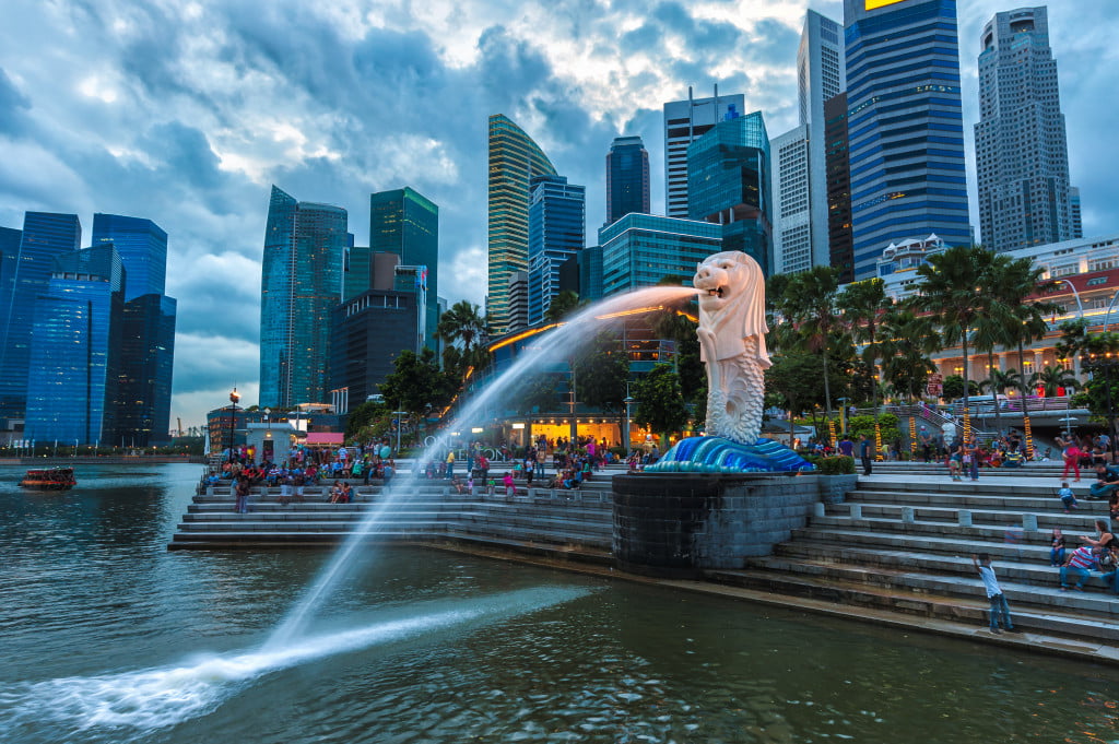Merlion fountain with the Singapore skyline in the background.